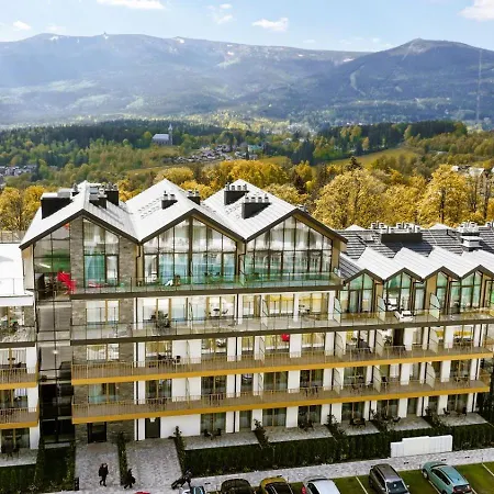 Zloty Horyzont Lux Glowny Budynek Z Basenem, Silownia, Grota Solna, Bawialnia I Restauracja Horyzont Smakow Sklářská Poruba