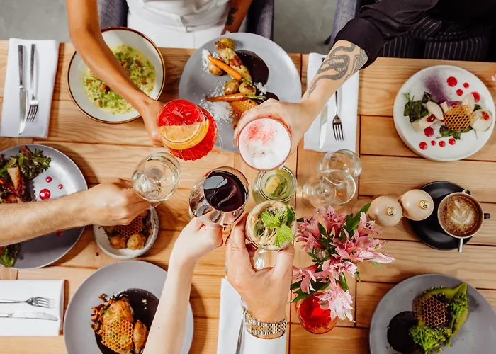 Zloty Horyzont Lux Glowny Budynek Z Basenem, Silownia, Grota Solna, Bawialnia I Restauracja Horyzont Smakow